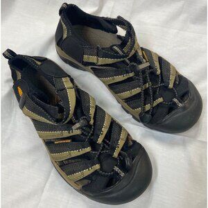 Keen Black and Tan Boys Adjustable Fit Sandals size 5